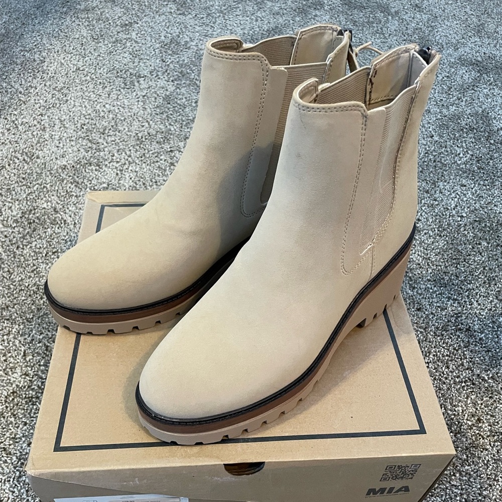 MIA Women's Tan Ankle Wedge Chelsea Style Booties - Size 8.5